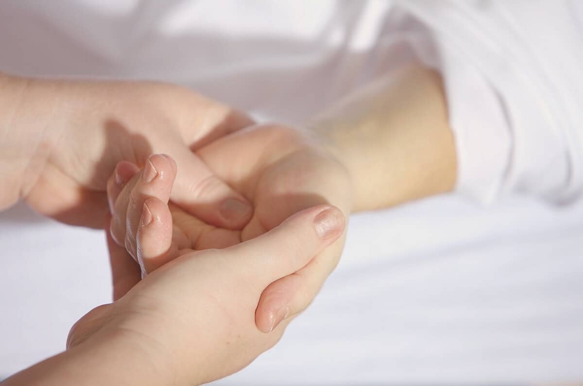 hands-g21a06b437_1920 - Copie